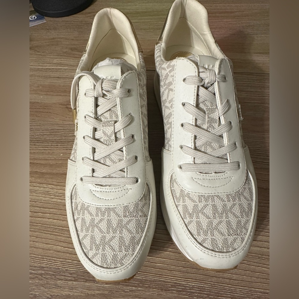 NEW Michael Kors Logo Shoe 8.5M- Do Not Have Box